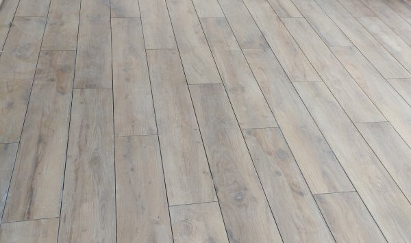 Pose carrelage dans une véranda à Dreffeac